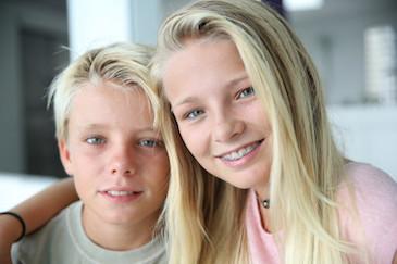 An image of blonde siblings with braces on in Erina